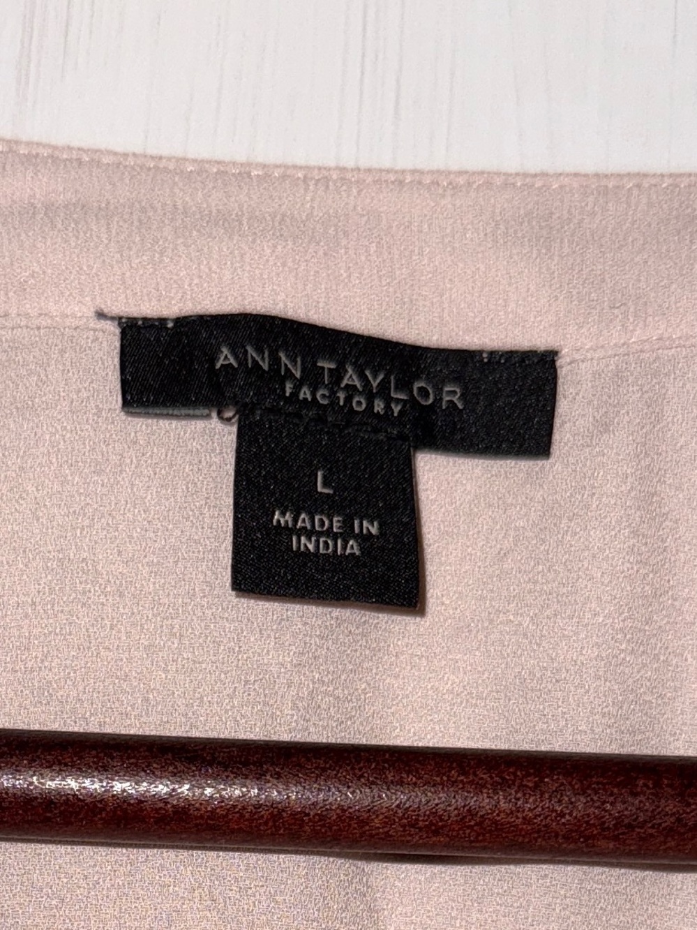 ANN TAYLOR Women's Light Pink Pintuck Flutter Sleeve Button Down Blouse Size L - Picture 3 of 4